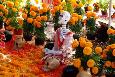 Подношения усопшим в праздник мертвых в Мексике